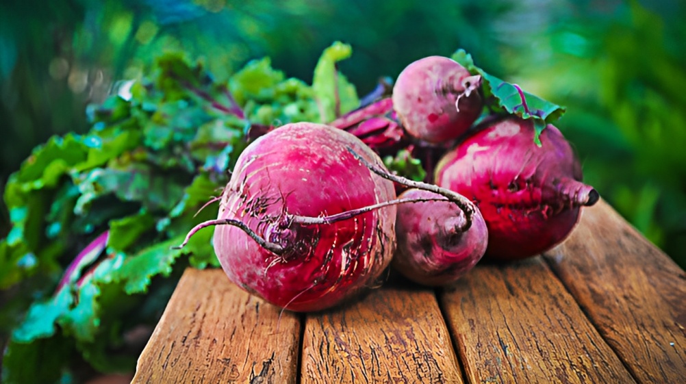 6 Reasons Why You Should Drink Beet Juice Every Day!